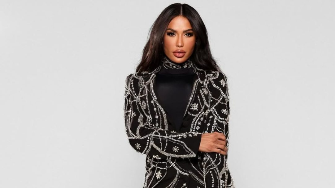 Gracyanne Barbosa responde comentário de internauta sobre perna lesionada