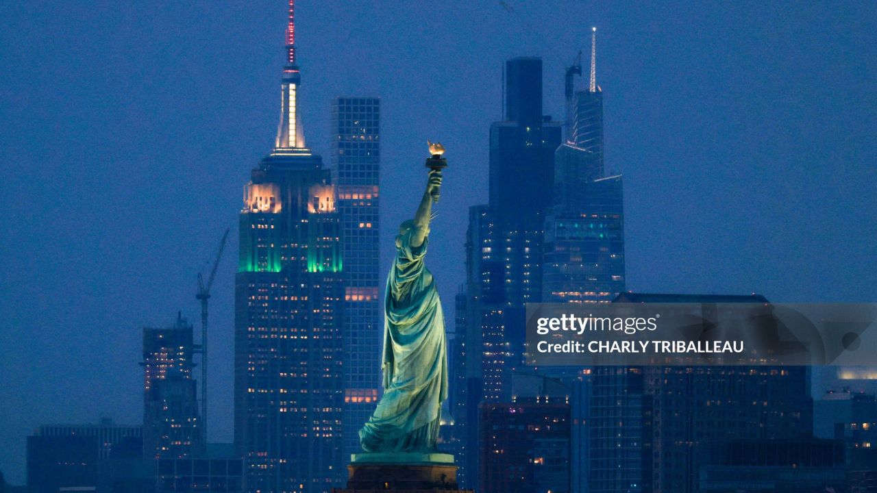 Estátua da Liberdade em Nova York | Reprodução/Charly Triballeau/Getty Images Embed